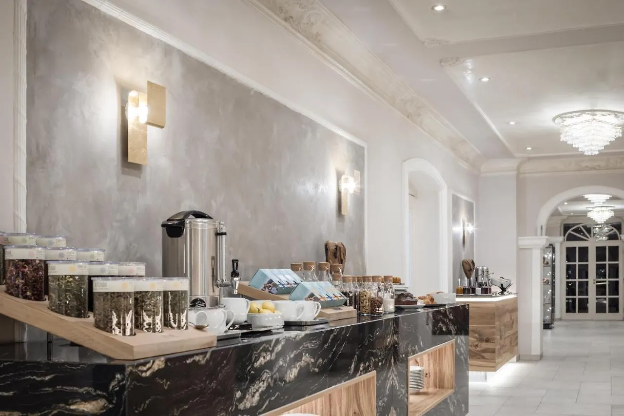 Hotel Donauhof 데젠돌프 3*,